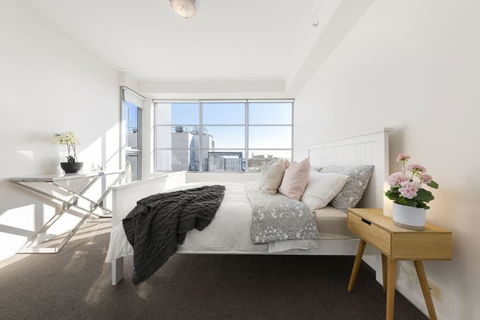 A Spacious 2BR Apt With An Amazing View Over Darling Harbour - Accommodation Main Beach 2