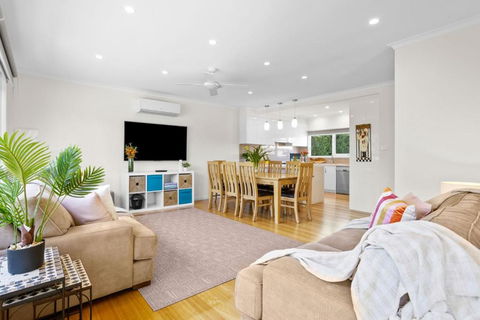 A Stones Throw - Accommodation Main Beach 0