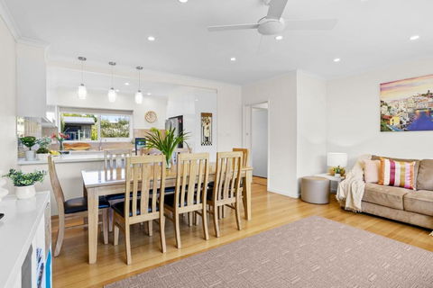 A Stones Throw - Accommodation Main Beach 2