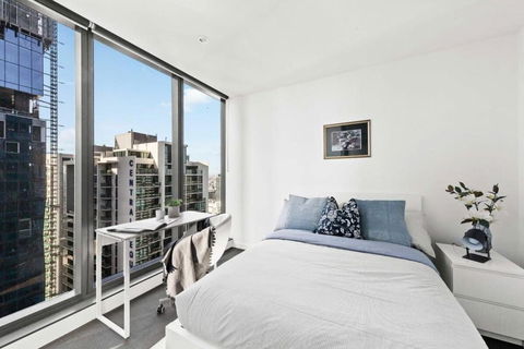 A Stylish 2BR Apt Next To Southern Cross With City Views - Accommodation Main Beach 0