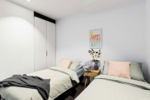 A Stylish 2BR Apt Next To Southern Cross With City Views - Accommodation Main Beach 4
