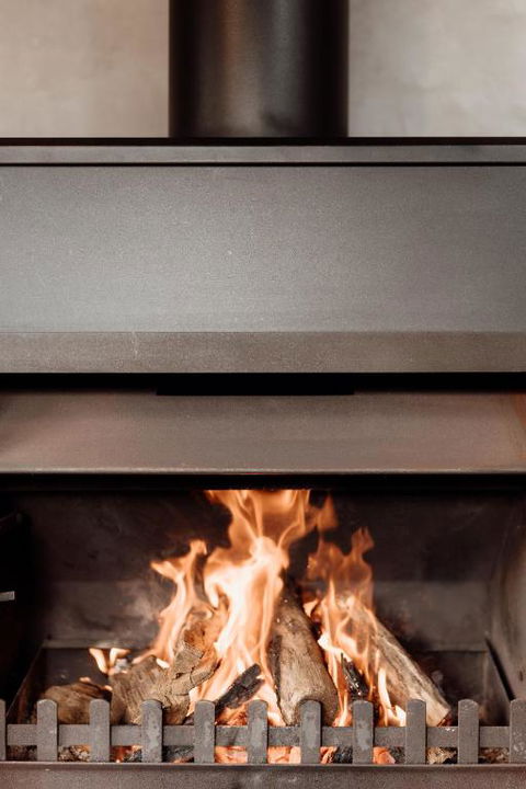 A Stylish And Unique Retreat At Surf Beach - Accommodation Main Beach 3