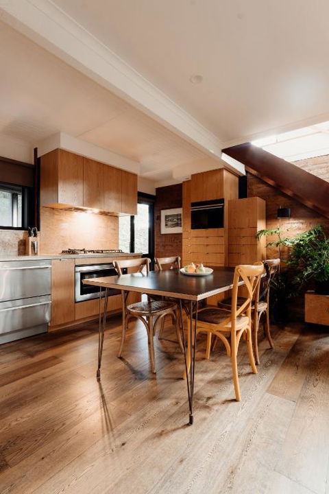 A Stylish And Unique Retreat At Surf Beach - Accommodation Main Beach 4