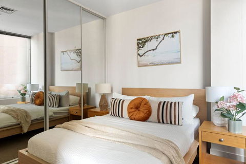 A Stylish & Central 2BR Apt Near Flinders Station - Accommodation Main Beach 0