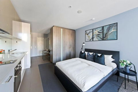 A Stylish & Comfy Studio Next To Southern Cross - Accommodation Main Beach 4