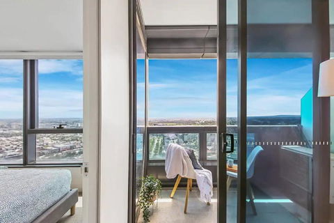 A Stylish & Modern 2BR Apartment Fantastic Views - Accommodation Main Beach 3