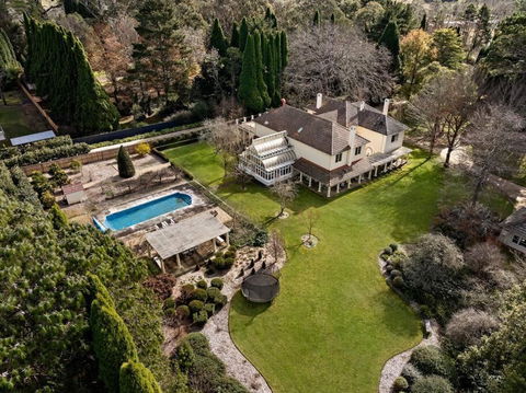 A Very Georgian Stay - Accommodation Main Beach 0