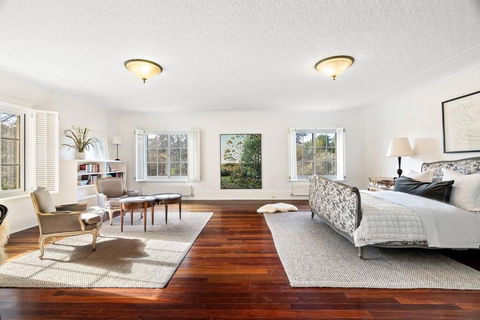 A Very Georgian Stay - Accommodation Main Beach 2