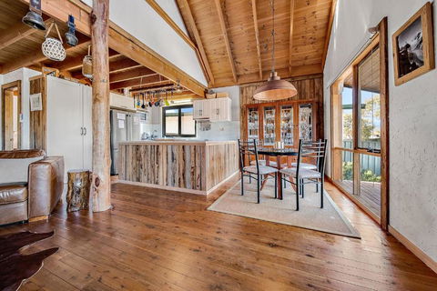 Aarlaur 2 - Charming 2BR Rustic Home L Bath L Fire Pit L WiFi L Air-Con - Accommodation Main Beach 2