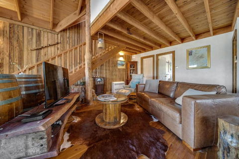 Aarlaur 2 - Charming 2BR Rustic Home L Bath L Fire Pit L WiFi L Air-Con - Accommodation Main Beach 1