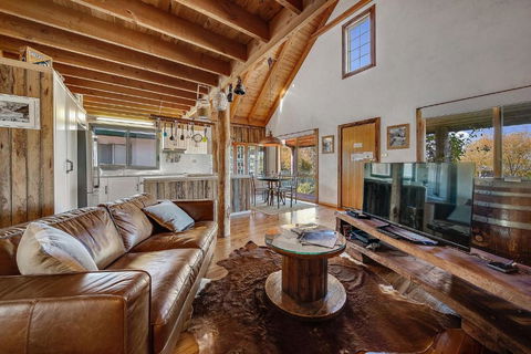 Aarlaur 2 - Charming 2BR Rustic Home L Bath L Fire Pit L WiFi L Air-Con - Accommodation Main Beach 0