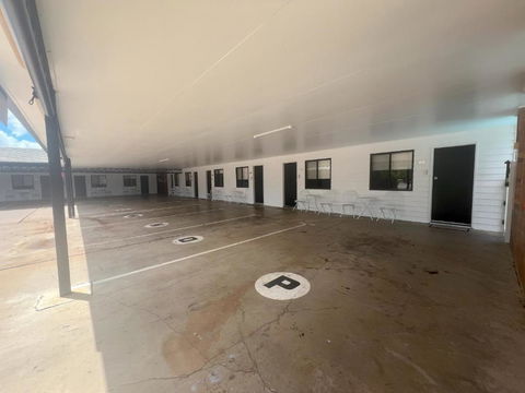 Abajaz Motel-Centrally Located-Shaded Parking - Accommodation Main Beach 3