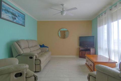 About That Time - Accommodation Main Beach 1