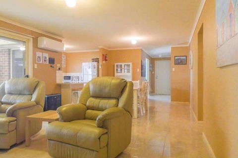 About That Time - Accommodation Main Beach 4