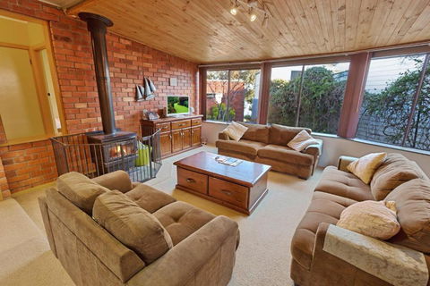 Above Sunset - Accommodation Main Beach 0