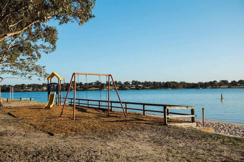 Above Sunset - Accommodation Main Beach 4