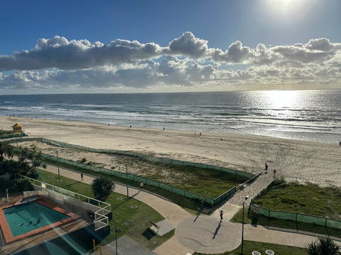 Absolute Beach Frontage Two Bedroom - Accommodation Main Beach 2