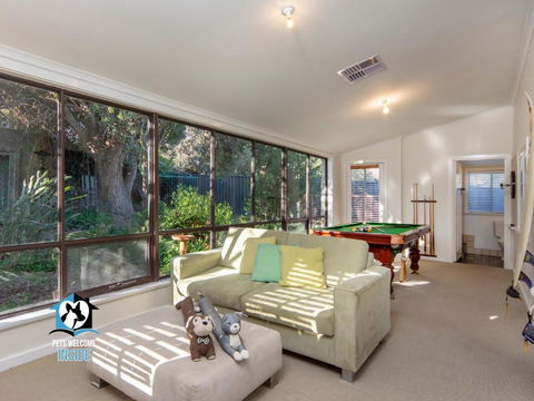 Absolute Beachfront 3BR 2BA Home W/ Beach Track - Accommodation Main Beach 3