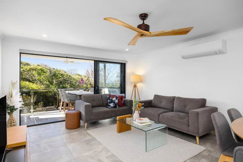 Absolute Beachfront Marcoola 4Bd, Heated Spa - Accommodation Main Beach 2