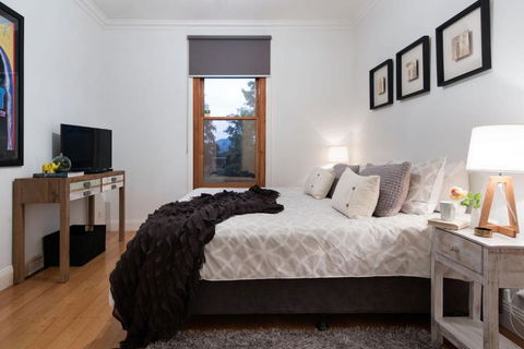 Absolute - Accommodation Main Beach 1