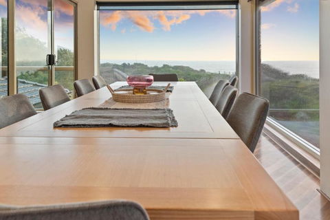 Absolute Oceanfront - Sunsets - Accommodation Main Beach 2