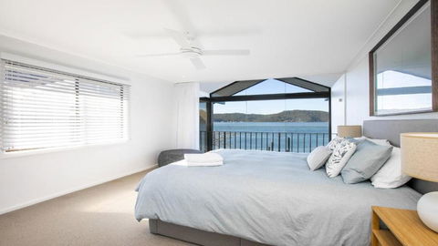 Absolute Waterfront At Wagstaffe - Accommodation Main Beach 4