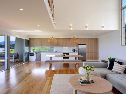 Absolute Waterfront - Accommodation Main Beach 3