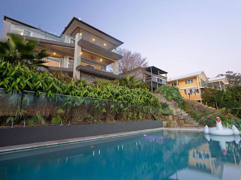 Absolute Waterfront Lakehouse Fishing Point Waterfront Pool Jetty - Accommodation Main Beach 0