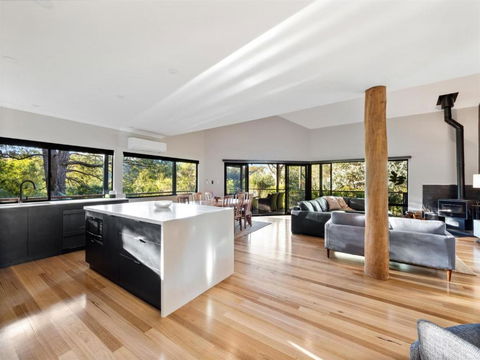 Abundance - Accommodation Main Beach 1