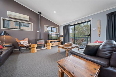 Acacia 2 - Modern 3BR Townhouse L Bath L WiFi L BBQ L Foxtel - Accommodation Main Beach 0