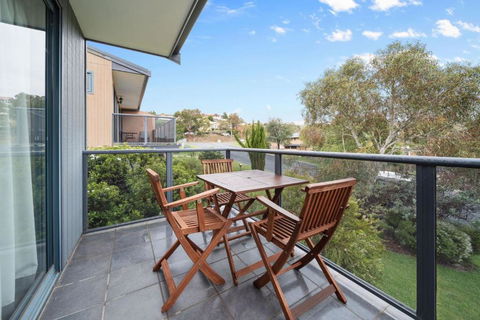 Acacia 2 - Modern 3BR Townhouse L Bath L WiFi L BBQ L Foxtel - Accommodation Main Beach 3