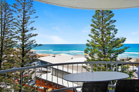 Acapulco Luxury 2 Bedroom Apartment - CoastHM - Accommodation Main Beach 3