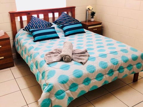 Accommodation @ Isa - Accommodation Main Beach 0