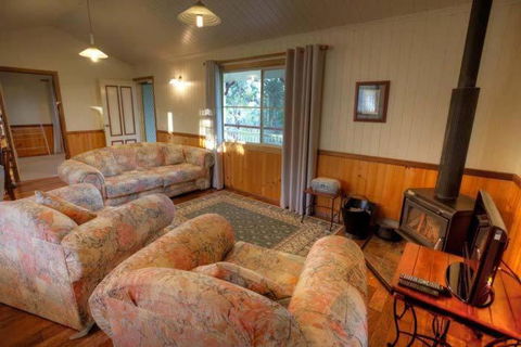 Accommodation Creek Cottages & Sundown View Suites - Accommodation Main Beach 4