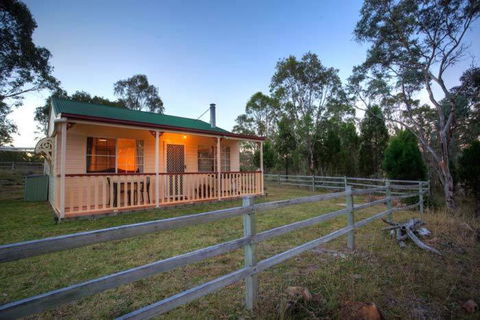 Accommodation Creek Cottages & Sundown View Suites - Accommodation Main Beach 2