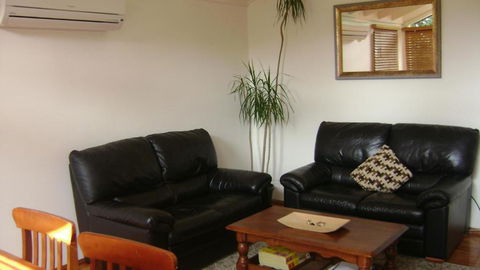Accommodation Sydney North - Forestville 4 Bedroom 2 Bathroom Pet Friendly House - Accommodation Main Beach 4