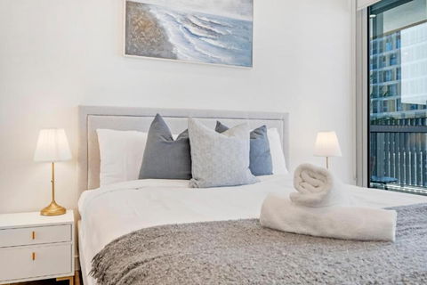 Accor Stadium Luxury - 3 Bed 2 Baths, Sleeps 6, Pool, Parking If Available- NO PARTIES - Accommodation Main Beach 3