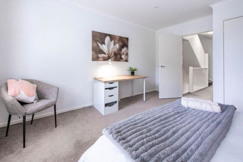 Ace Your Stay - Pool, Gym & Tennis In One Place! - Accommodation Main Beach 3