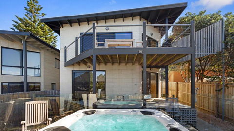 Achilles - Accommodation Main Beach 0