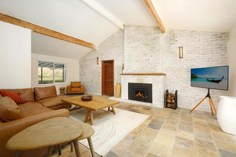 Acreage Estate -Ponies -Tennis Court -Spa - Accommodation Main Beach 1