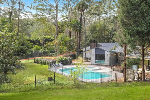 Acreage Estate -Ponies -Tennis Court -Spa - Accommodation Main Beach 0