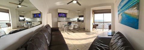 Acushla Accommodation Esplanade Living Self Check-In Self Check-Out - Accommodation Main Beach 3