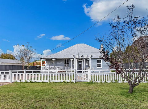 Addisons Stanthorpe With Hot Tub - Accommodation Main Beach 0