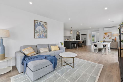 ADELPHI In The Point - Accommodation Main Beach 2