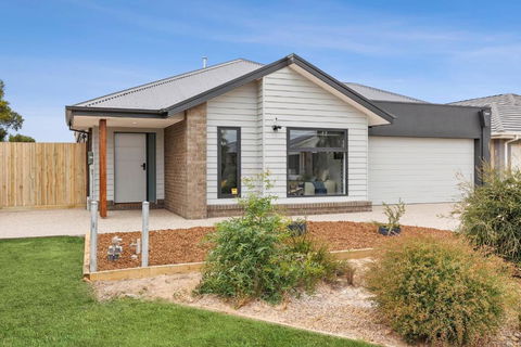 ADELPHI In The Point - Accommodation Main Beach 0