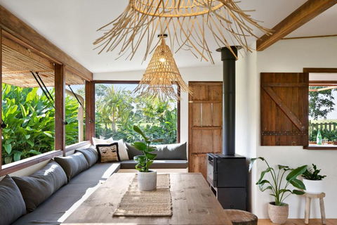 Adora Villa - Accommodation Main Beach 2