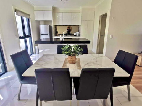 Adorable 3 Br Townhouse With Wifi & Parking - Accommodation Main Beach 2