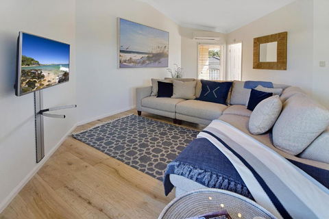 Advance Place - Accommodation Main Beach 2