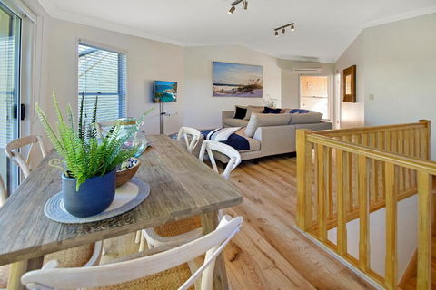 Advance Place - Accommodation Main Beach 0