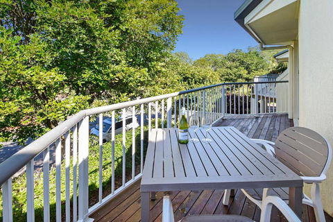Advance Place - Accommodation Main Beach 1